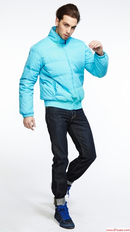 浅蓝色羽绒服搭配技巧！ www.67xuexi.com