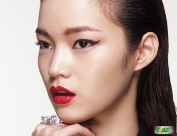 当红韩星传授最HOT新年派对妆   三 联